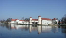 Schloss Rheinsberg mit Blick vom See aus